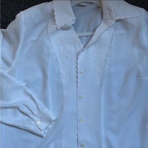 Embroidered white blouse- vintage - size m/l